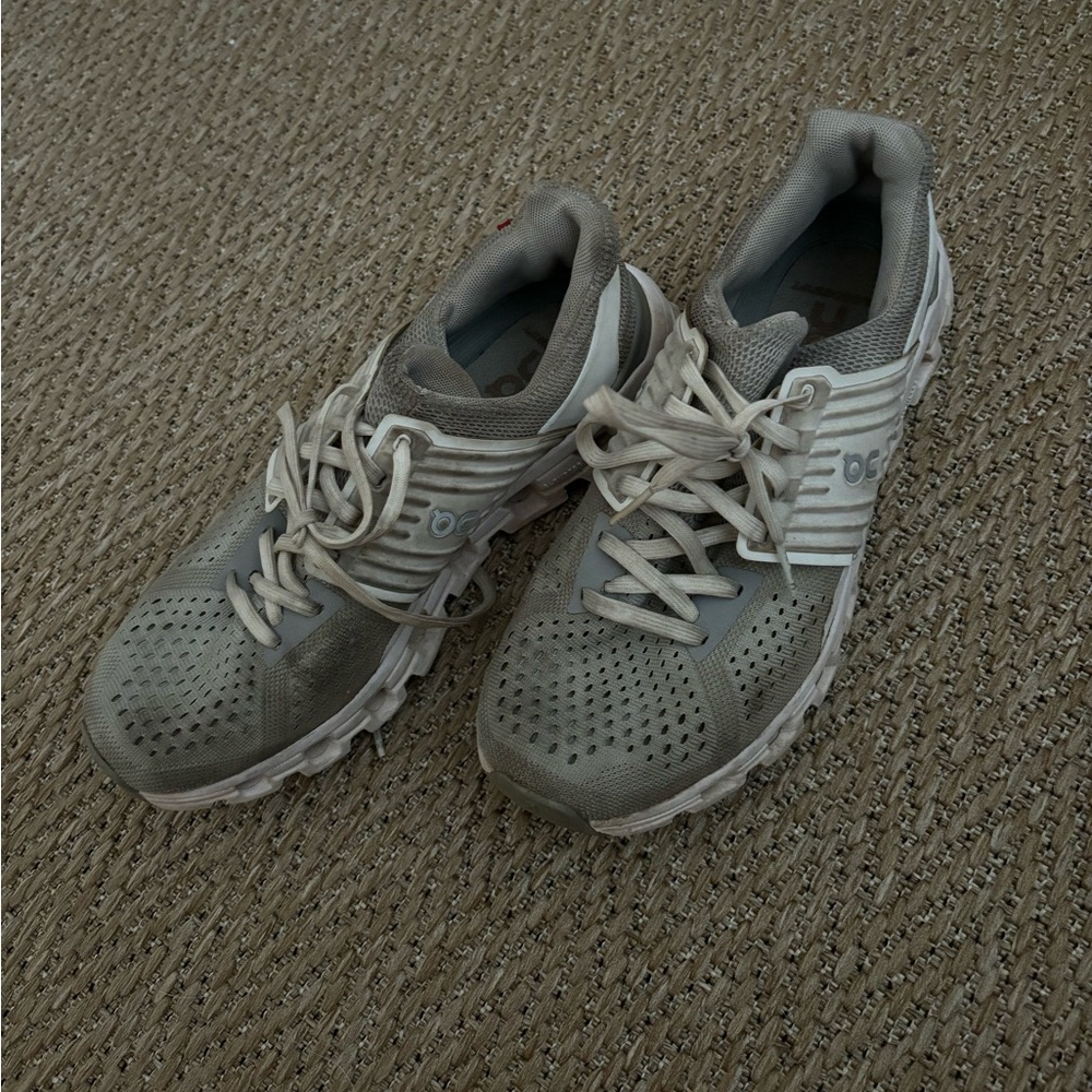 ON RUNNING Grey sneakers
